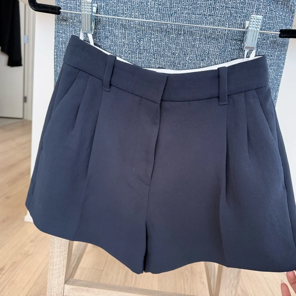 NWOT Aritzia Effortless Shorts - Mini Crepette | Size 2 - Picture 10 of 15